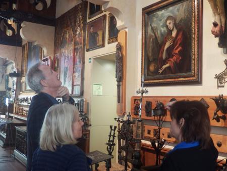 L'actor Nigel Planet contemplant els quadres del Greco al Museu del Cau Ferrat. (2015). 