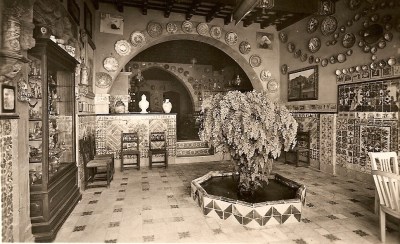 Museu del Cau Ferrat, sala del brollador. (c. 1928). Fot. Zerkowitz
