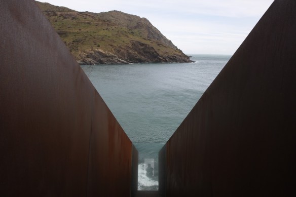 Memorial Walter Benjamin, per Dani Karavan (1994). 